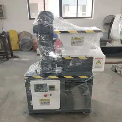 কাঠের স্ক্র্যাপ শ্রেডার মেশিন ডুয়াল শ্যাফ্ট বর্জ্য ফোম শ্রেডিং মেশিন