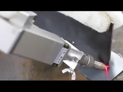 এয়ার কুলিং ইন্ডাস্ট্রিয়াল লেজার ক্লিনিং মেশিন ছোট ফোকাল স্পট ব্যাসার্ধ 0.2-2mm জন্য